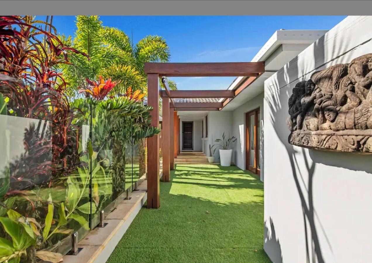 Broadbeach Bungalow - Heated Pool - Sleeps 7 Gold Coast Exterior photo