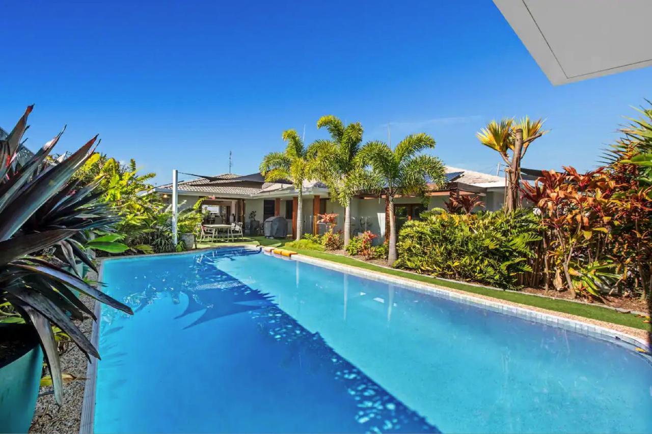 Broadbeach Bungalow - Heated Pool - Sleeps 7 Gold Coast Exterior photo