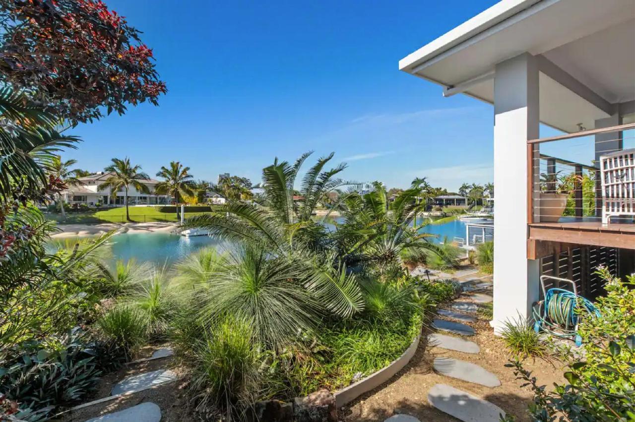Broadbeach Bungalow - Heated Pool - Sleeps 7 Gold Coast Exterior photo