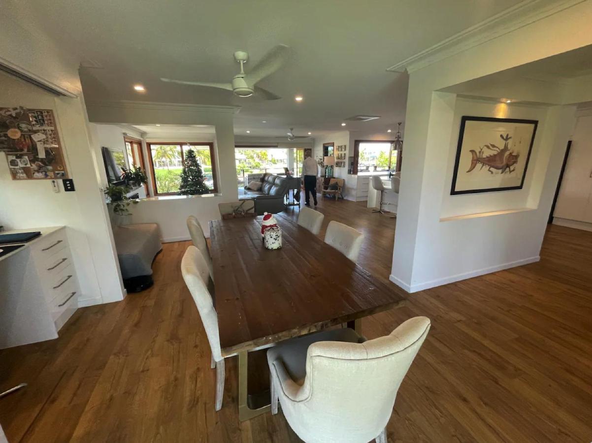 Broadbeach Bungalow - Heated Pool - Sleeps 7 Gold Coast Exterior photo