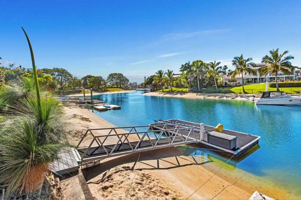 Broadbeach Bungalow - Heated Pool - Sleeps 7 Gold Coast Exterior photo